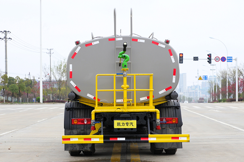 東風(fēng)華神T3灑水車(chē)（12方）（選裝30~40米霧炮）