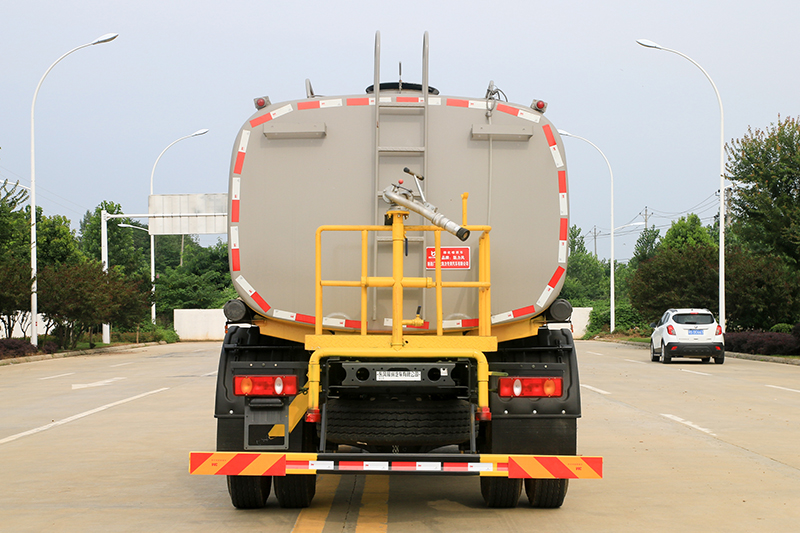 東風(fēng)柳汽乘龍灑水車（14方）（選裝30~40米霧炮）