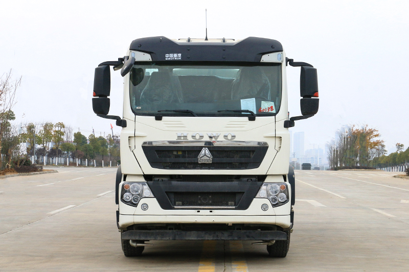 重汽豪沃后八輪灑水車(18.5方) （選裝30~40米霧炮）