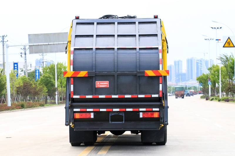 東風(fēng)天龍后八輪壓縮式垃圾車（20方）