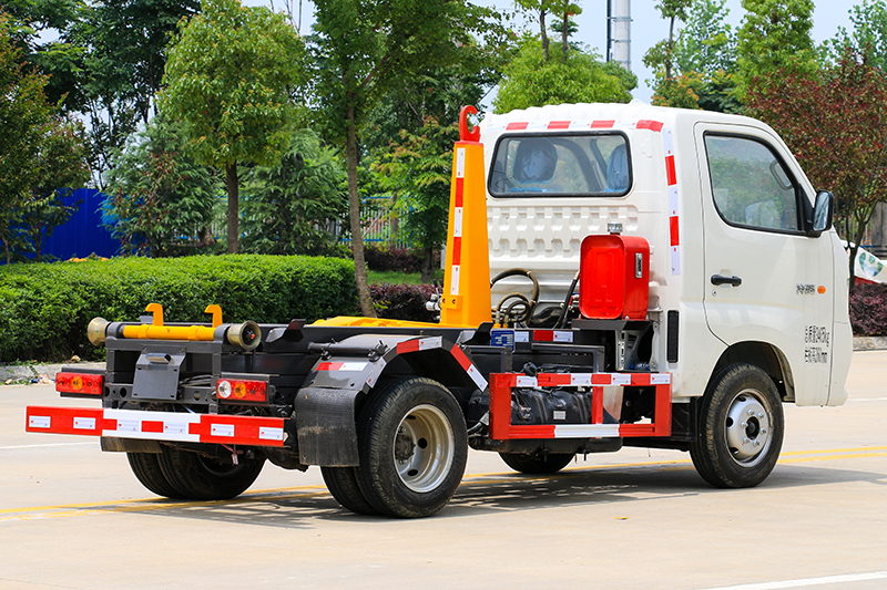 （藍(lán)牌）福田祥菱勾臂垃圾車(chē)（3方）