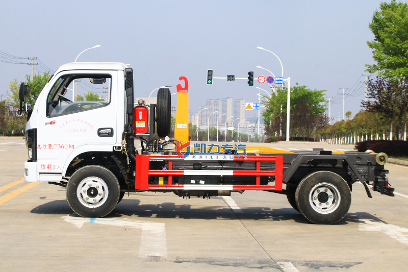 （藍(lán)牌 黃牌）東風(fēng)小福瑞卡勾臂垃圾車（5方）