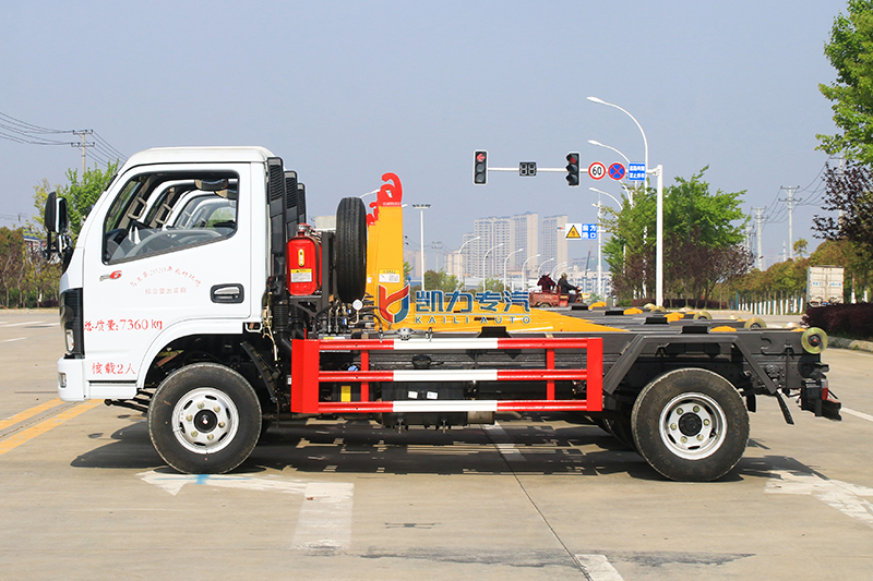 （藍(lán)牌 黃牌）東風(fēng)小福瑞卡勾臂垃圾車（5方）