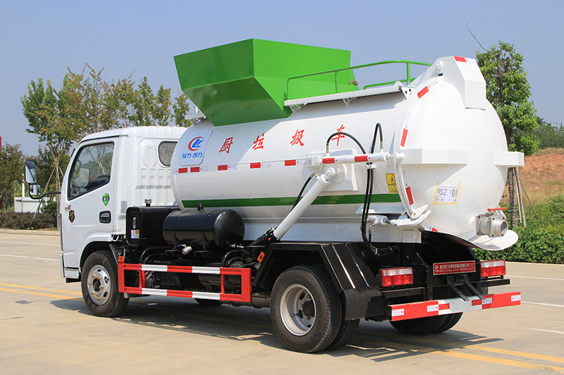 東風(fēng)小多利卡餐廚垃圾車(罐式）（4.5方）