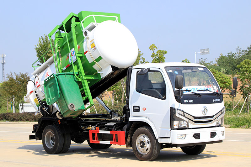 東風(fēng)小多利卡餐廚垃圾車(罐式）（4.5方）