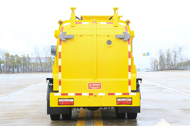 東風(fēng)大多利卡餐廚垃圾車（廂式）（8方）