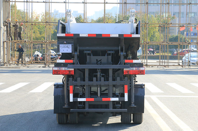 江淮康鈴X1無(wú)泄漏后裝掛桶垃圾車（3.5方 3方）