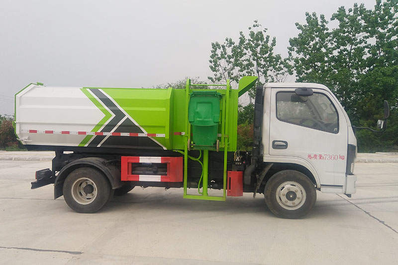 東風(fēng)小多利卡側(cè)裝掛桶垃圾車（自卸式）（5方）