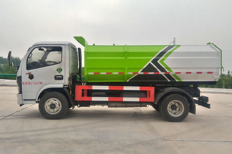 東風(fēng)小多利卡側(cè)裝掛桶垃圾車（自卸式）（5方）
