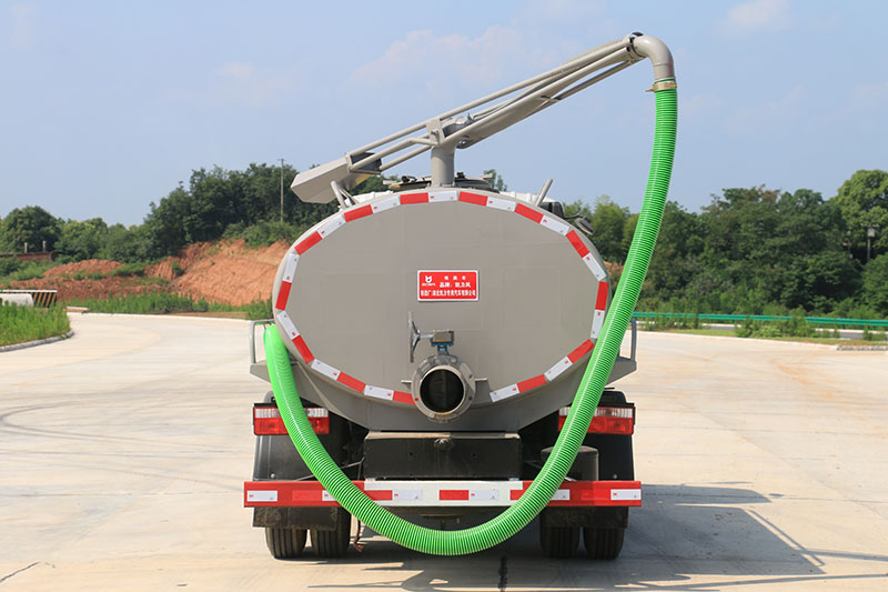 東風(fēng)小多利卡吸糞車(chē)（5方）
