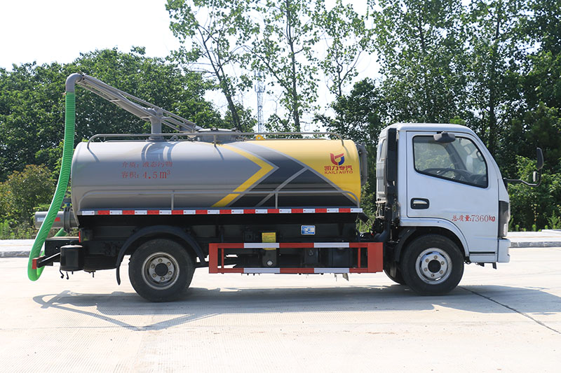 東風(fēng)小多利卡吸糞車(chē)（5方）