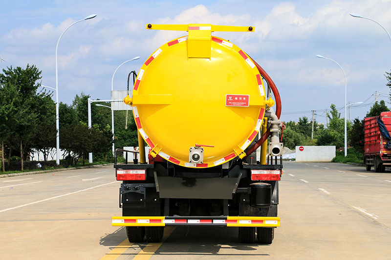 東風(fēng)大多利卡吸污車(chē)（8方  10方）