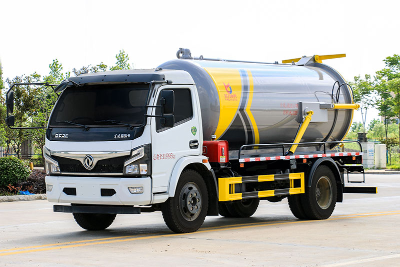 東風(fēng)大多利卡吸污車(chē)（8方  10方）