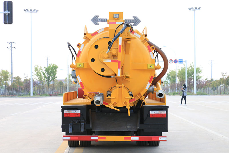 東風(fēng)大多利卡清洗吸污車(chē)（一體罐）（清水 污水9.5方）