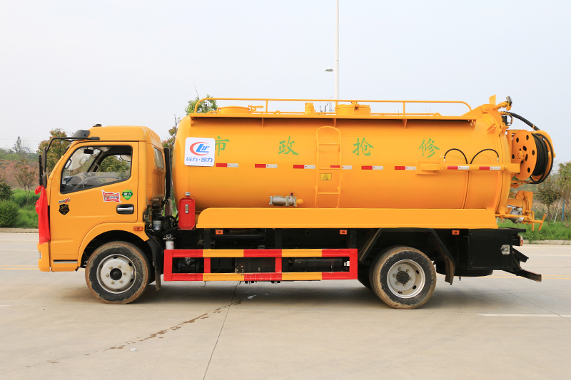 東風(fēng)大多利卡清洗吸污車(chē)（一體罐）（清水 污水9.5方）
