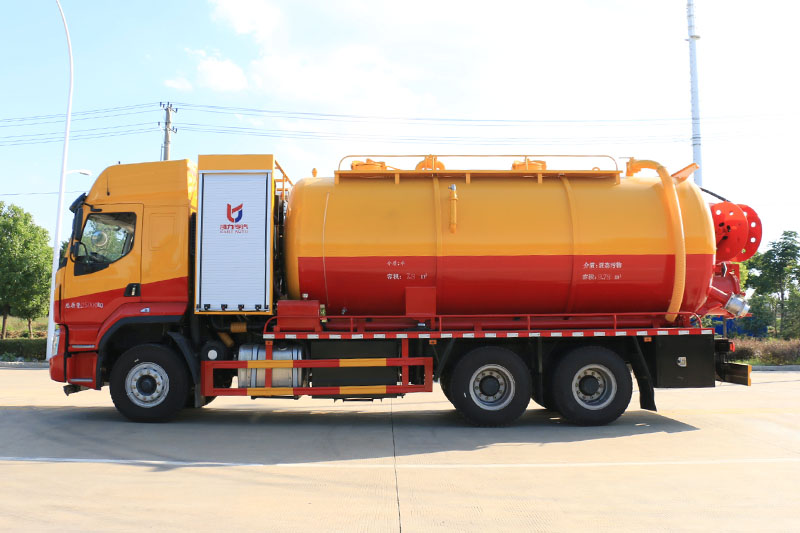柳汽乘龍后八輪清洗吸污車（一體罐  可加裝副發(fā)）（清水  污水21方）