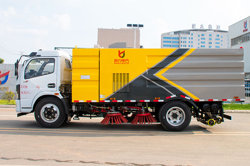 東風(fēng)大多利卡掃路車（2.5水5塵）
