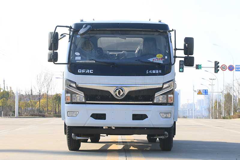 東風(fēng)大福瑞卡噴霧車（8.8方）(30米霧炮)