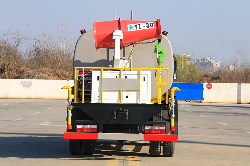 東風(fēng)大福瑞卡噴霧車（8.8方）(30米霧炮)