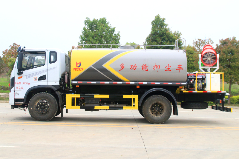 東風(fēng)華神T3噴霧車（8.3方  12方）（30米霧炮）