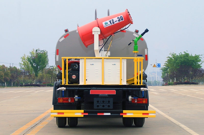 東風(fēng)華神T3噴霧車（8.3方  12方）（30米霧炮）