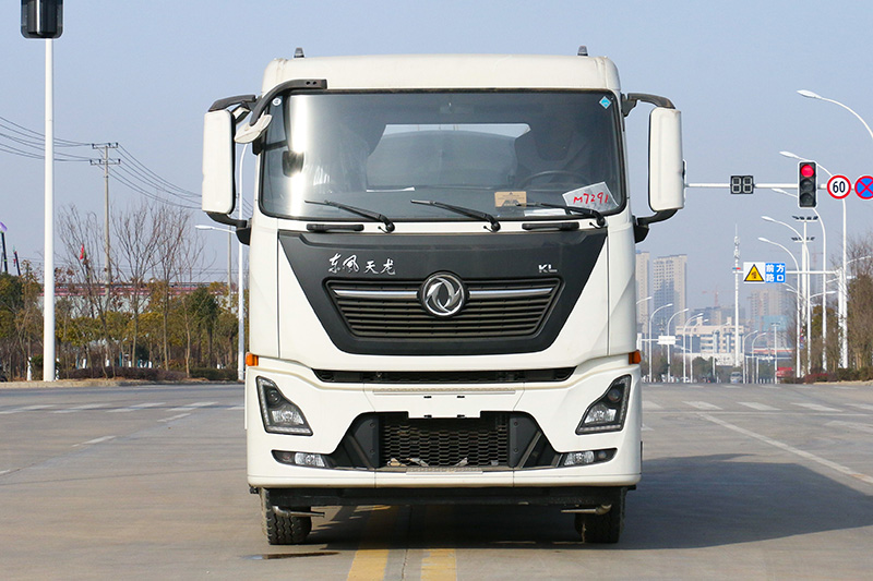 東風(fēng)天龍噴霧車(chē)（18.5方）（30米霧炮）
