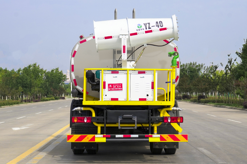 東風(fēng)天錦霧炮車（13.3方）（30米霧炮）