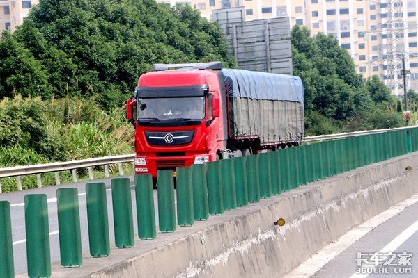4個駕駛行為 5個路段 ?；愤\(yùn)輸要注意
