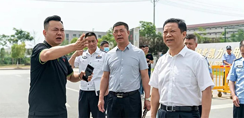 【特別報(bào)道】包聯(lián)服務(wù)暖民心 智慧引領(lǐng)促發(fā)展—隨州市政府黨組成員、副市長(zhǎng)、市公安局黨委書記、局長(zhǎng)柴普軍深入包保企業(yè)凱力專汽走訪調(diào)研