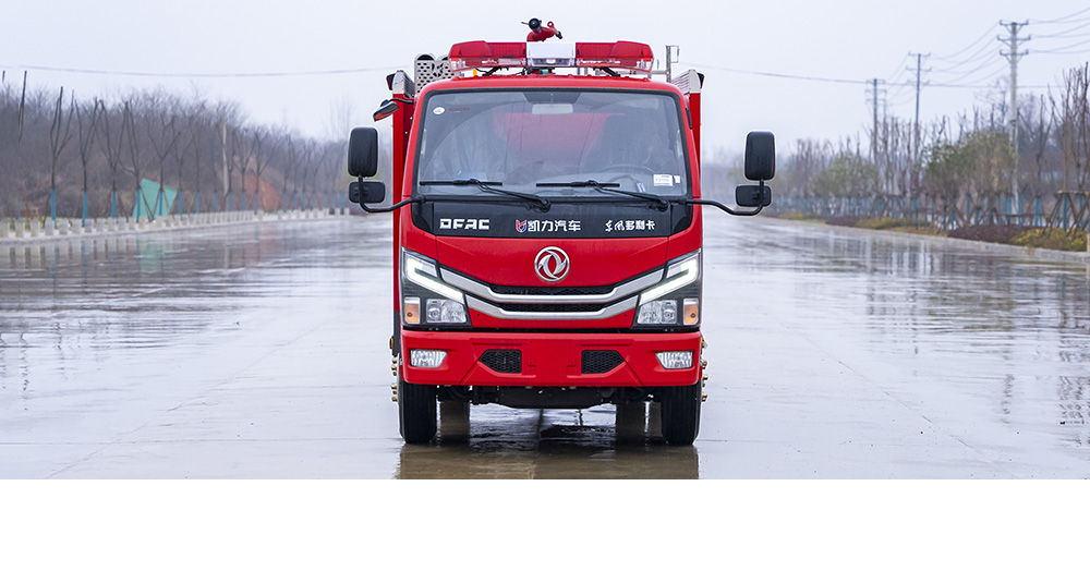 東風(fēng)小多利卡內(nèi)藏水罐消防車圖2
