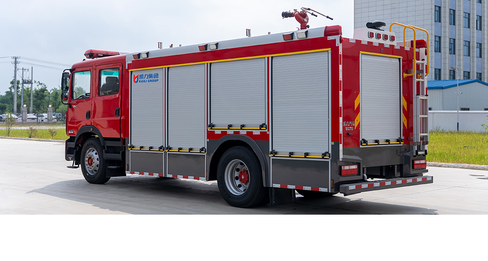 東風(fēng)D9內(nèi)藏水罐消防車(chē)圖6