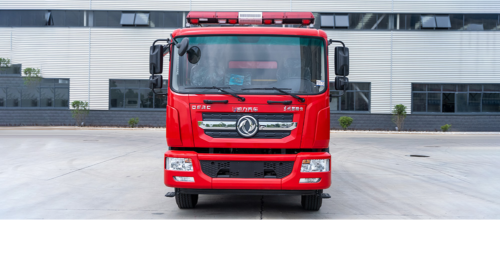 東風(fēng)D9內(nèi)藏水罐消防車(chē)圖2