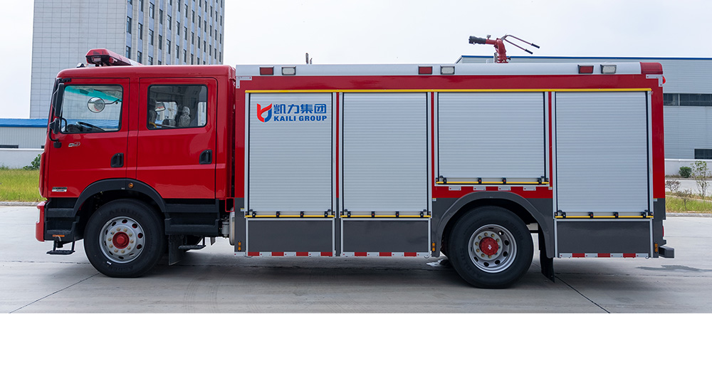 東風(fēng)D9內(nèi)藏水罐消防車(chē)圖7