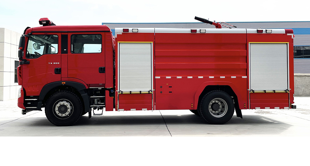豪沃單橋外露水罐消防車(chē)圖1