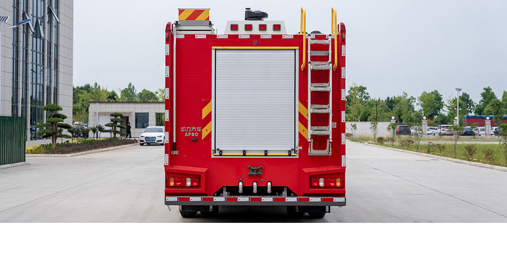 汕德卡單橋城市主戰(zhàn)消防車(chē)圖7