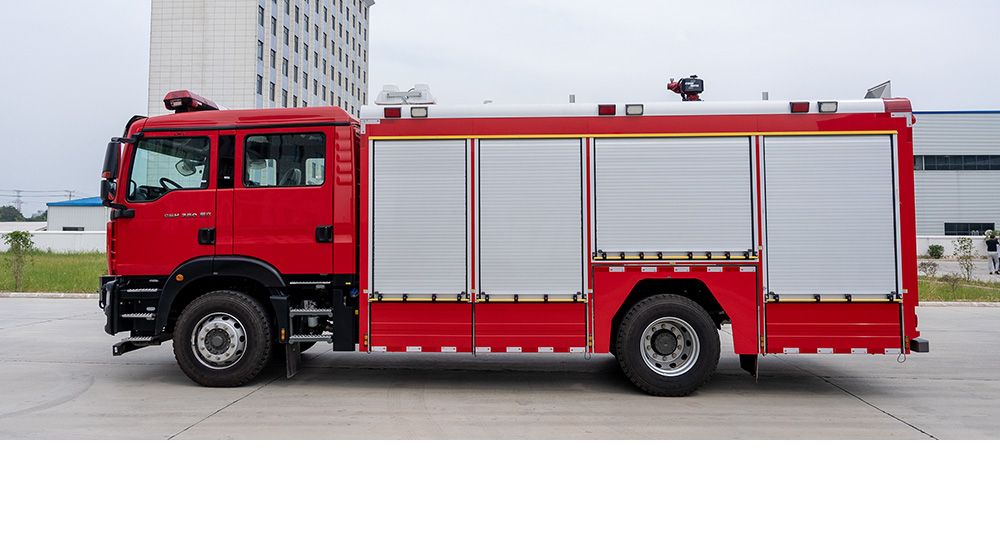 汕德卡單橋城市主戰(zhàn)消防車(chē)圖1
