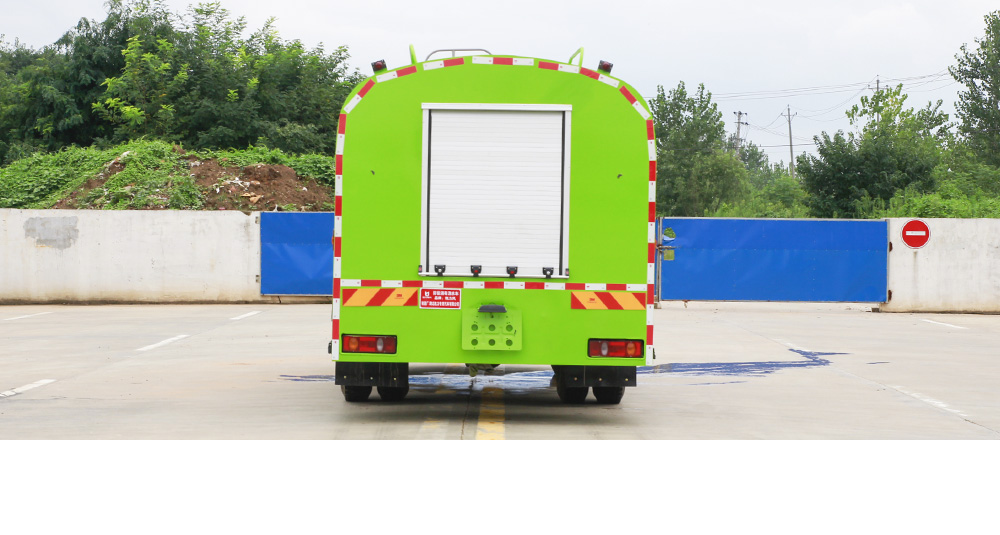東風(fēng)華神消防灑水車(chē)圖3