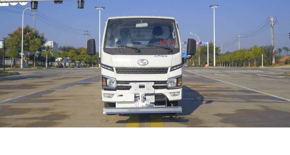 上汽躍進(jìn)純電路面清洗車圖1