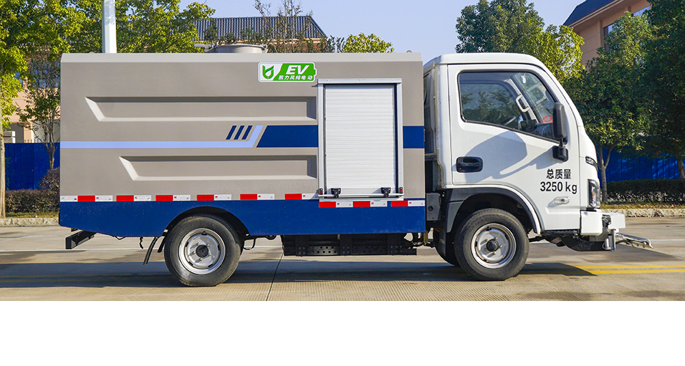 上汽躍進(jìn)純電路面清洗車圖2
