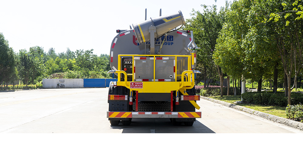 華神T5后雙橋綠化噴灑車圖8