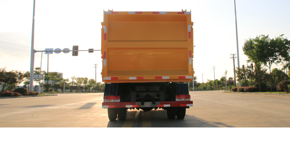 小多利卡側(cè)裝壓縮垃圾車圖7