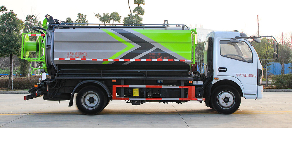 東風(fēng)大多利卡清洗吸污車(chē)（方罐）圖3