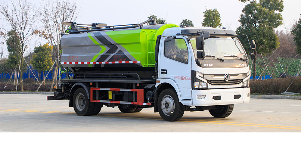 東風(fēng)大多利卡清洗吸污車(chē)（方罐）圖1