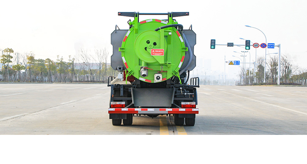 東風(fēng)大多利卡清洗吸污車(chē)（方罐）圖8