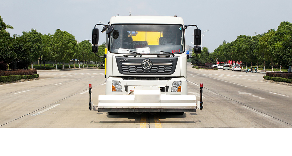 天錦路面養(yǎng)護車圖7