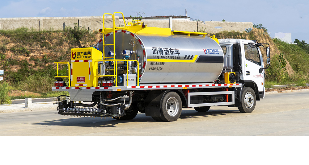 東風(fēng)D7瀝青灑布車(chē)圖3