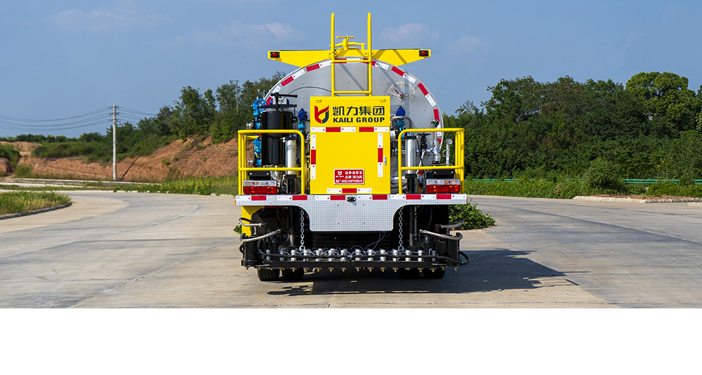 東風(fēng)D7瀝青灑布車(chē)圖8