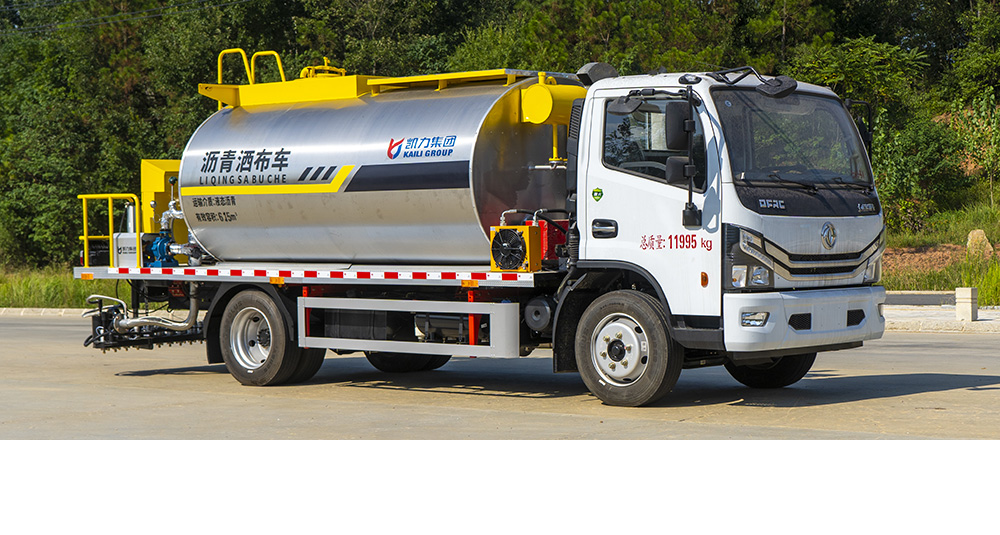 東風(fēng)D7瀝青灑布車(chē)圖1