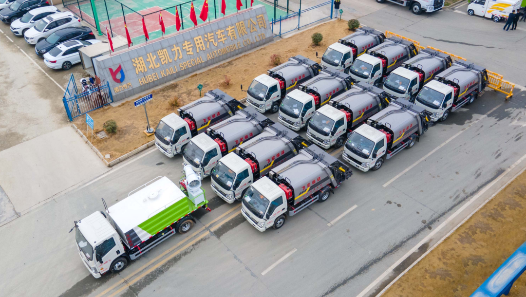 【批量發(fā)車】凱力風—福田領(lǐng)航壓縮式垃圾車+H2抑塵車