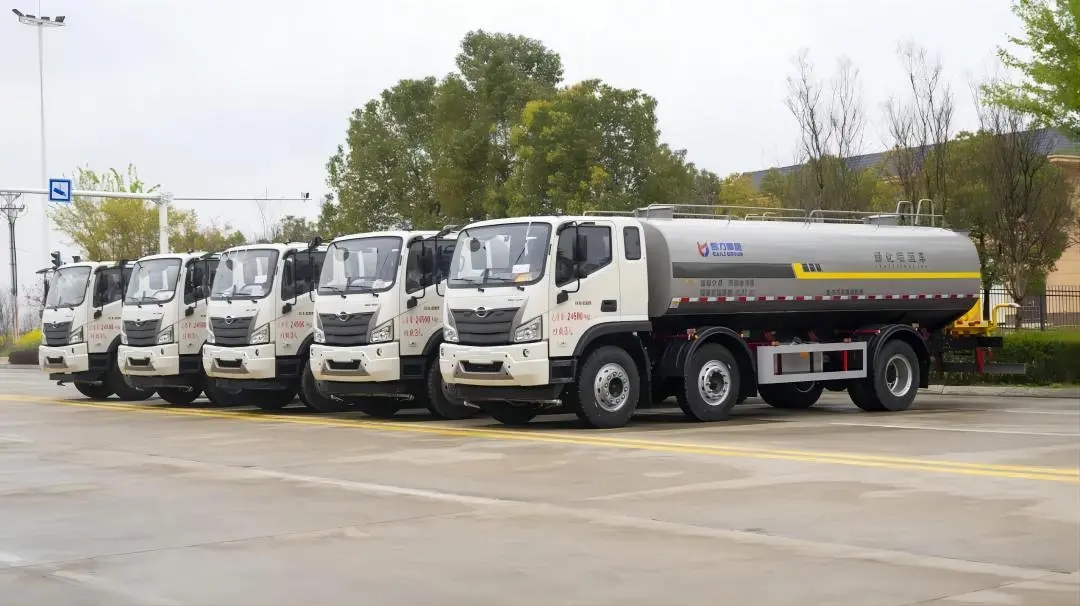 【批量發(fā)車】凱力風—福田領(lǐng)航ES5小三軸灑水車